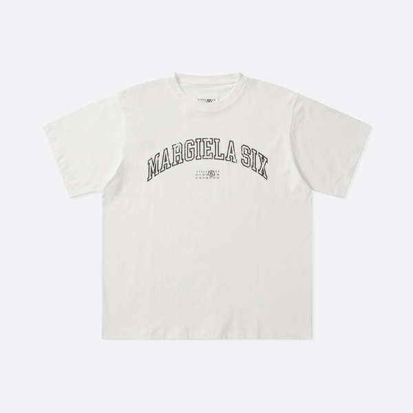 メゾン マルジェラの25SSレタリングプリントTシャツ