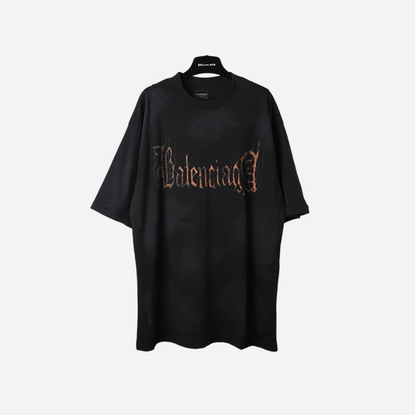 バレンシアガのサンスクリットTシャツ