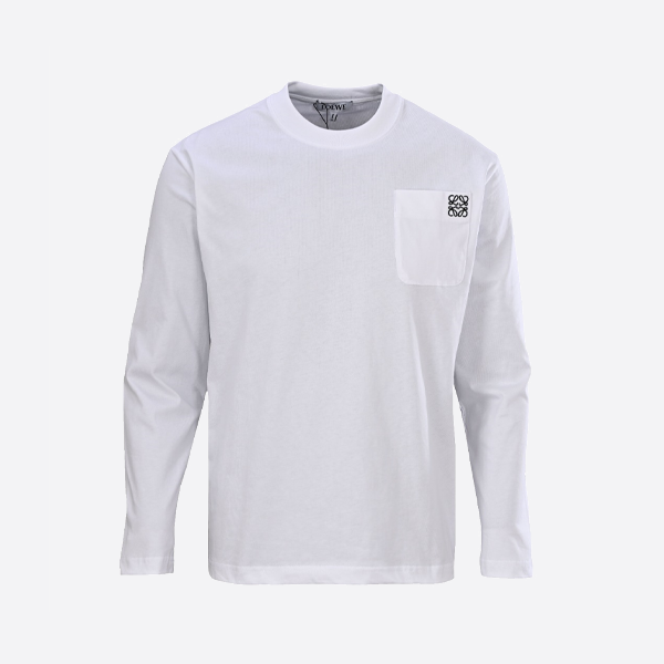 ロエベのポケットロゴ小刺繍入り長袖Tシャツ